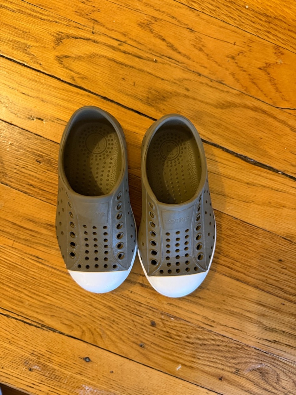 Native Shoes Jefferson slip-on sneakers size C8